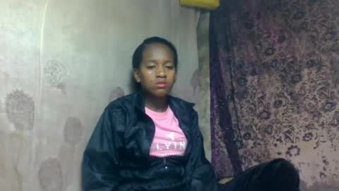 Snapshot of estancelee chatting on June 21, 12:35 am estancelee online show from June 21, 12:35 am