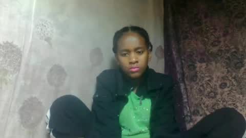 Snapshot of estancelee chatting on July 1, 7:24 pm estancelee online show from July 1, 7:24 pm