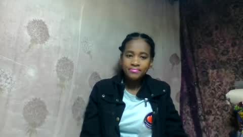 Snapshot of estancelee chatting on July 4, 8:20 am estancelee online show from July 4, 8:20 am