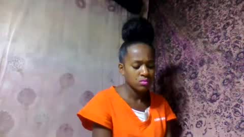 Snapshot of estancelee chatting on July 12, 10:06 am estancelee online show from July 12, 10:06 am