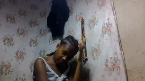 Snapshot of estancelee chatting on July 27, 10:44 am estancelee online show from July 27, 10:44 am