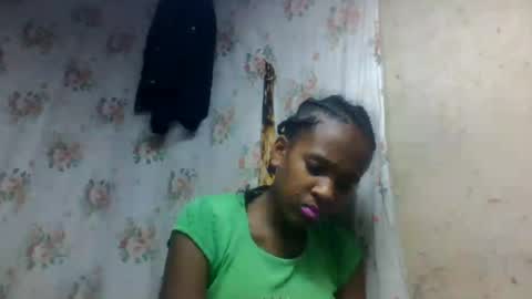 Snapshot of estancelee chatting on July 28, 6:42 pm estancelee online show from July 28, 6:42 pm