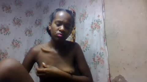 Snapshot of estancelee chatting on August 3, 11:41 pm estancelee online show from August 3, 11:41 pm