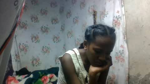 Snapshot of estancelee chatting on August 4, 6:21 pm estancelee online show from August 4, 6:21 pm
