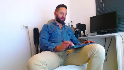 esteban online show from March 7, 4:15 pm