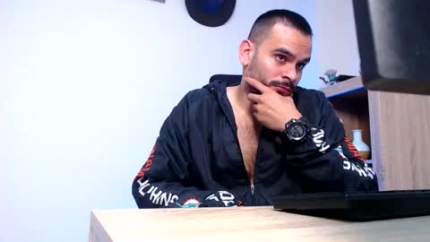 Esteban Fernandez online show from February 13, 7:37 am