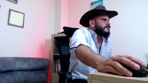 Snapshot of esteban_fer chatting on May 5, 8:44 am Esteban Fernandez online show from May 5, 8:44 am