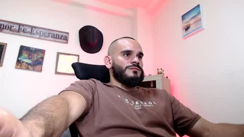 Snapshot of esteban_fer chatting on May 20, 12:28 am Esteban Fernandez online show from May 20, 12:28 am