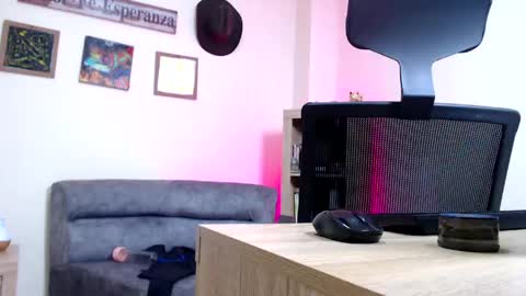 Snapshot of esteban_fer chatting on May 29, 6:39 pm Esteban Fernandez online show from May 29, 6:39 pm