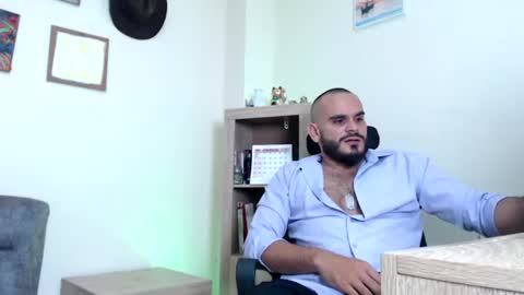 Snapshot of esteban_fer chatting on June 12, 6:12 am Esteban Fernandez online show from June 12, 6:12 am