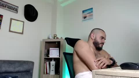 Snapshot of esteban_fer chatting on June 15, 9:22 am Esteban Fernandez online show from June 15, 9:22 am