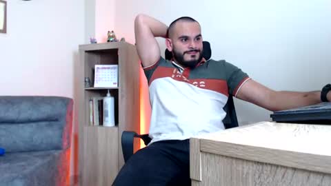Snapshot of esteban_fer chatting on July 1, 4:36 am Esteban Fernandez online show from July 1, 4:36 am