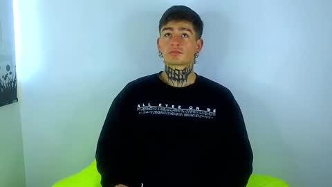 Esteban independent model online show from March 10, 12:15 pm