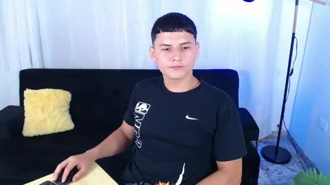 estebancum18 online show from May 29, 2:37 pm