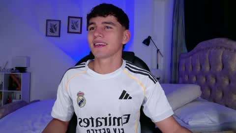 Esteban online show from April 8, 10:59 am