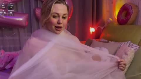 Estella online show from April 18, 7:58 pm