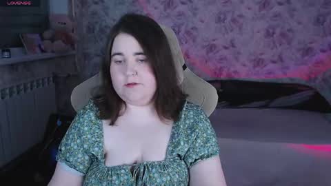 Snapshot of estelle_hicks chatting on May 6, 6:57 pm estelle_hicks online show from May 6, 6:57 pm