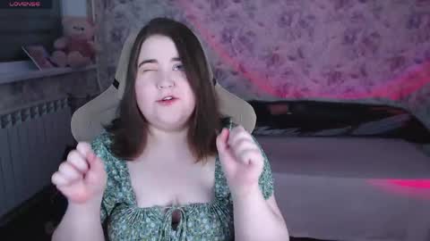 Snapshot of estelle_hicks chatting on May 10, 7:08 pm estelle_hicks online show from May 10, 7:08 pm
