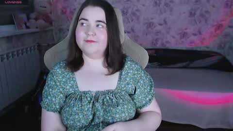 Snapshot of estelle_hicks chatting on May 19, 7:20 pm estelle_hicks online show from May 19, 7:20 pm
