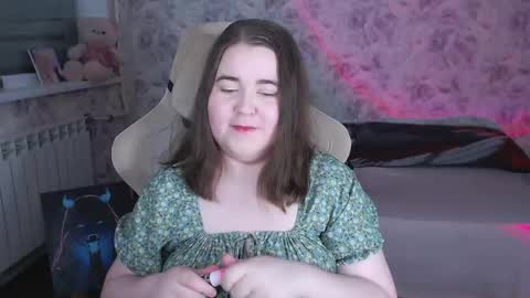 Snapshot of estelle_hicks chatting on May 30, 7:00 pm estelle_hicks online show from May 30, 7:00 pm