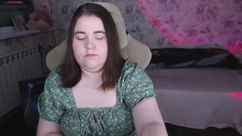 Snapshot of estelle_hicks chatting on June 1, 6:53 pm estelle_hicks online show from June 1, 6:53 pm