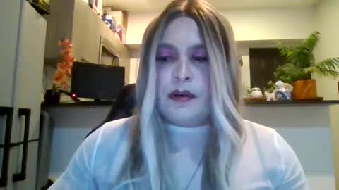 Estephanie Aguilar online show from September 21, 6:15 am