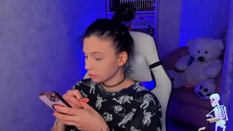 Ester online show from February 4, 11:49 pm