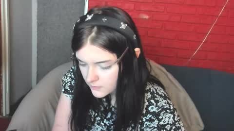 Snapshot of estertwilight chatting on April 11, 3:49 pm Ester online show from April 11, 3:49 pm