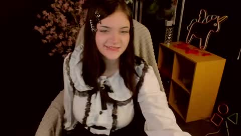 Snapshot of estertwilight chatting on April 30, 10:54 am Ester online show from April 30, 10:54 am