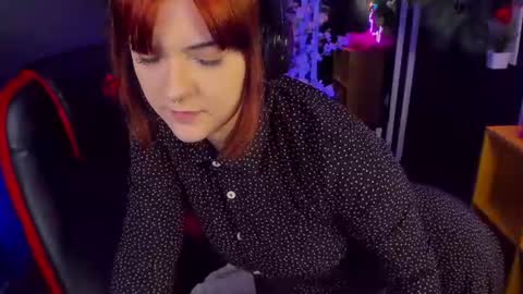 Ester  online show from July 30, 4:17 pm