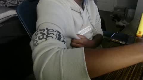 Snapshot of estessaid chatting on November 15, 1:25 am 94Bottles online show from November 15, 1:25 am