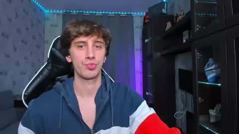 Snapshot of esthetics_boys chatting on February 26, 8:44 pm LOUIS online show from February 26, 8:44 pm