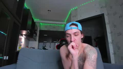 Snapshot of esthetics_boys chatting on September 10, 9:59 pm LOUIS online show from September 10, 9:59 pm