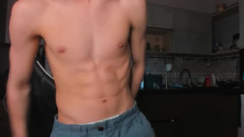 LOUIS online show from March 23, 6:45 pm