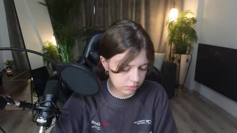 Este online show from October 15, 7:36 pm