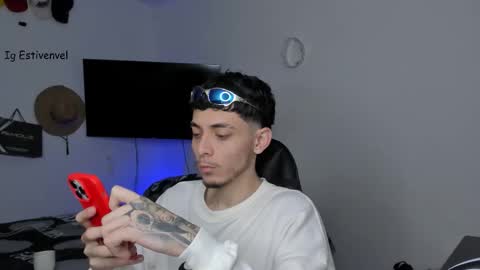 estivenvel online show from October 11, 12:26 pm