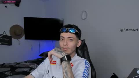 estivenvel online show from October 12, 3:55 pm