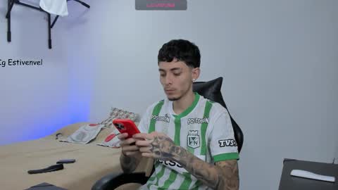 estivenvel online show from February 22, 2:24 am