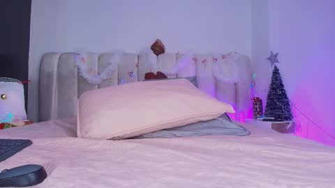 Estrella online show from December 19, 12:01 pm