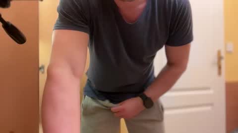 Tom online show from November 15, 6:04 pm