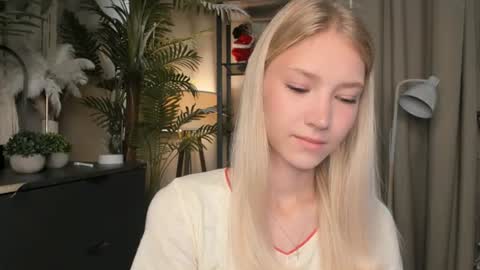 Snapshot of eternity_cuite chatting on July 3, 6:09 am Natalie online show from July 3, 6:09 am