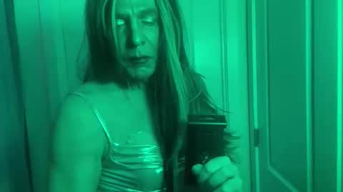Snapshot of ethan_astrid chatting on May 16, 8:18 pm Bustedpussy online show from May 16, 8:18 pm
