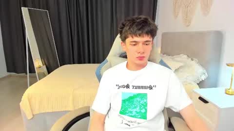 Snapshot of ethan_crowe chatting on July 16, 10:54 am Ethan online show from July 16, 10:54 am
