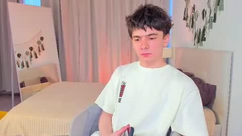 Snapshot of ethan_crowe chatting on July 28, 3:54 pm Ethan online show from July 28, 3:54 pm