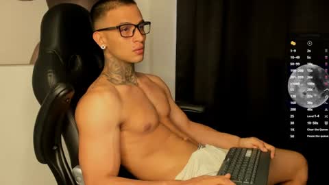 Snapshot of ethan_devis7 chatting on June 24, 8:41 pm Ethan - Independent model online show from June 24, 8:41 pm