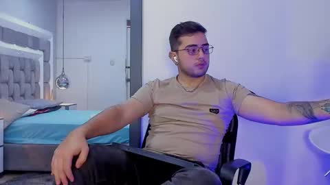 ethan_greys online show from December 19, 5:36 am