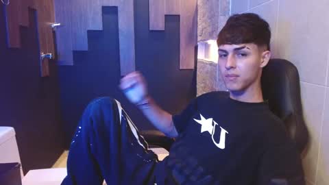 Snapshot of ethan_jamees chatting on February 6, 2:16 am E T H A N online show from February 6, 2:16 am