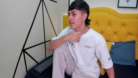 Snapshot of ethan_jamees chatting on February 27, 8:09 pm E T H A N online show from February 27, 8:09 pm