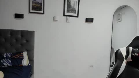 Snapshot of ethan_smitth1 chatting on January 19, 6:42 am ethan_smitth1 online show from January 19, 6:42 am
