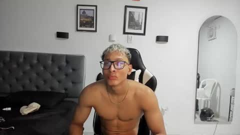 Snapshot of ethan_smitth1 chatting on February 1, 9:08 pm ethan_smitth1 online show from February 1, 9:08 pm